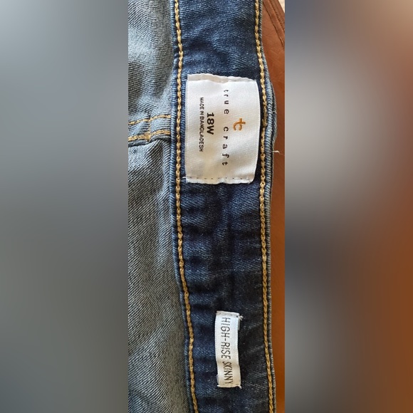 True Craft Women’s Distressed Jeans - Picture 3 of 3